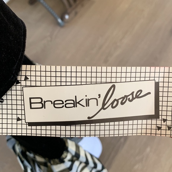 Chic Black and Gold Midi Dress with Elegant Design - Picture 7 of 16